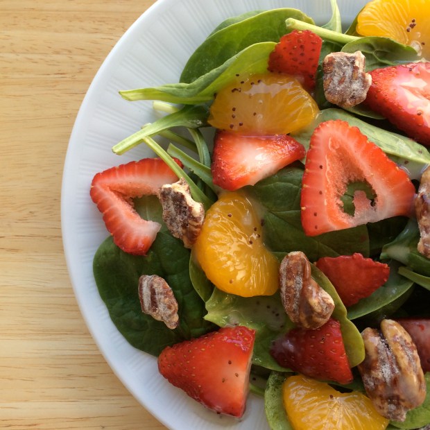 Spinach Salad with Lemon Poppyseed Vinaigrette | Beauty and Blooms 