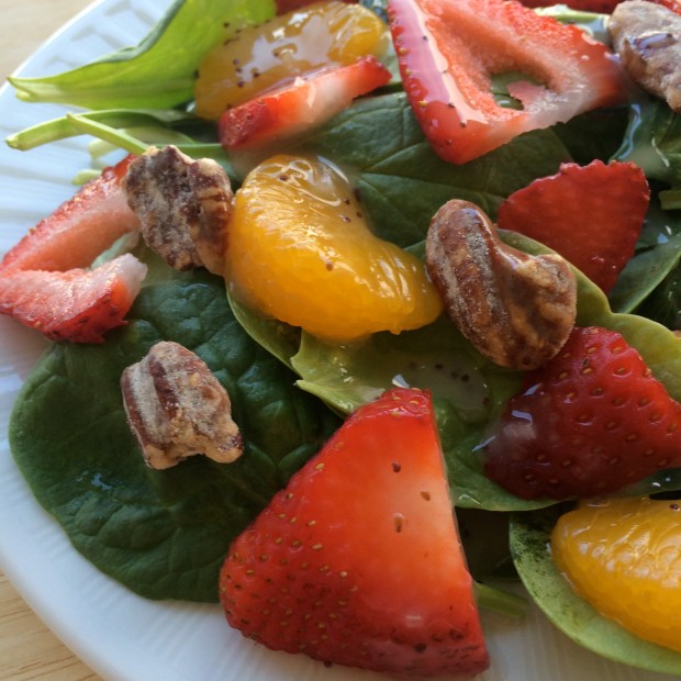 Spinach Salad with Lemon Poppyseed Vinaigrette | Beauty and Blooms 