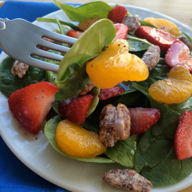 Spinach Salad with Lemon Poppyseed Vinaigrette | Beauty and Blooms 