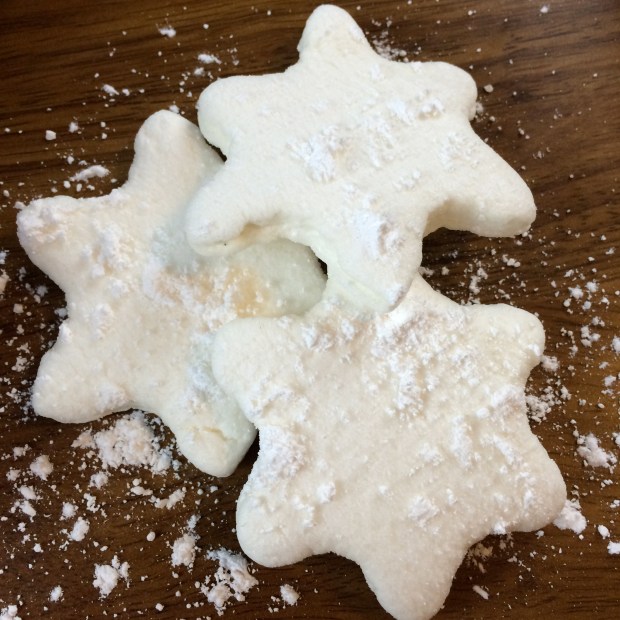 Homemade-Marshmallows-Beauty-and-Blooms