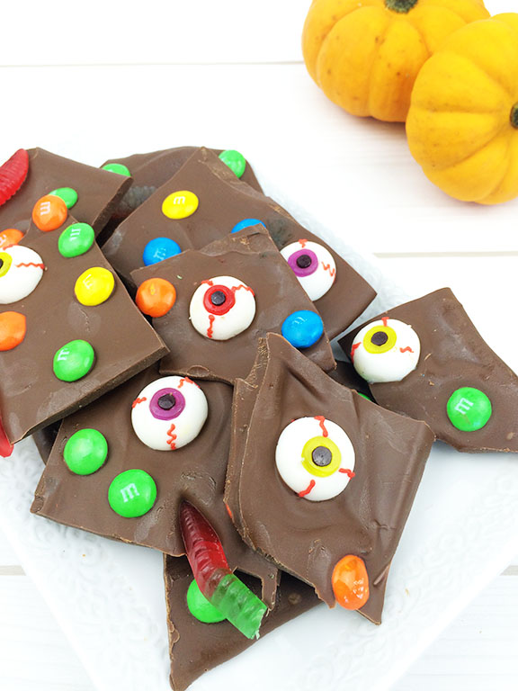 Halloween Goblin Chocolate Bark | Beauty and Blooms