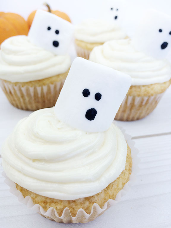 Halloween Ghost Cupcakes | Beauty and Blooms