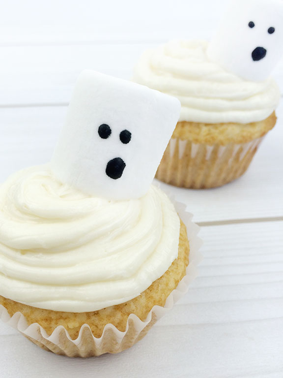 Halloween Ghost Cupcakes | Beauty and Blooms