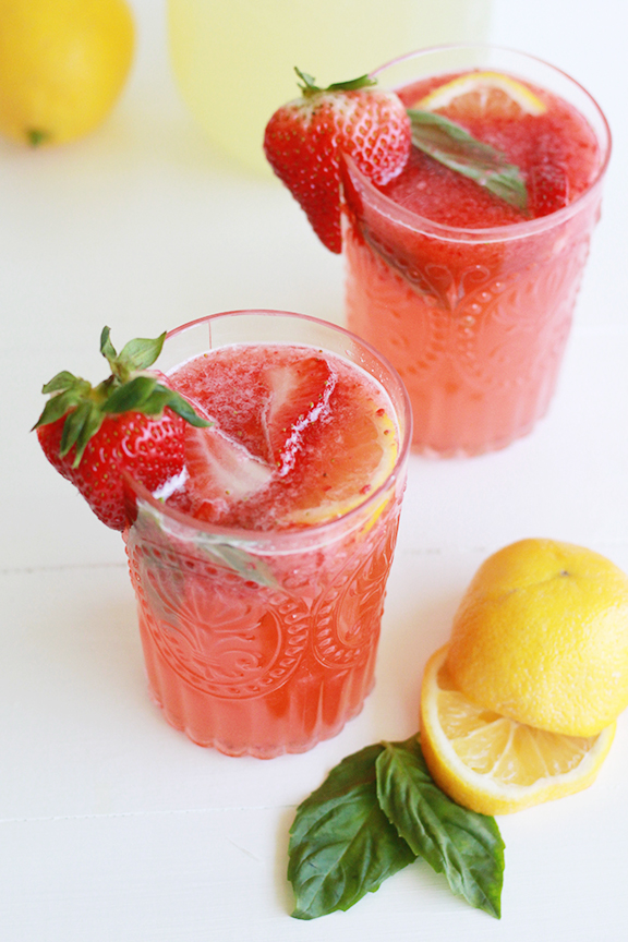 Fresh Strawberry Lemonade Cocktail