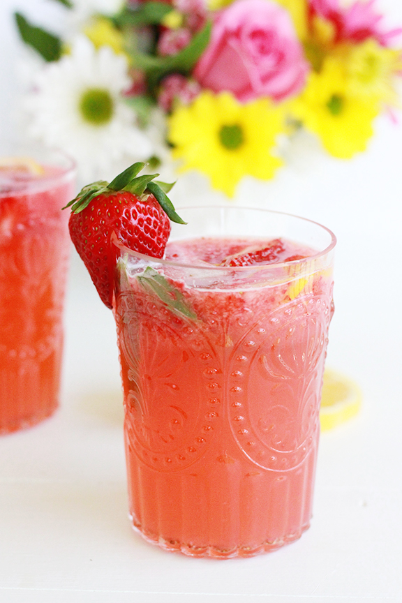 Fresh Strawberry Lemonade Cocktail