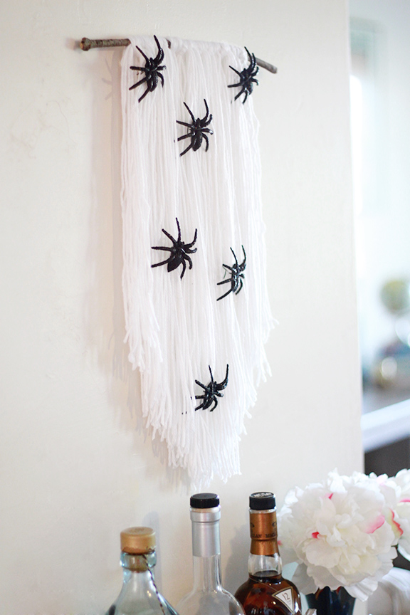 DIY Halloween Spider Wall Decoration