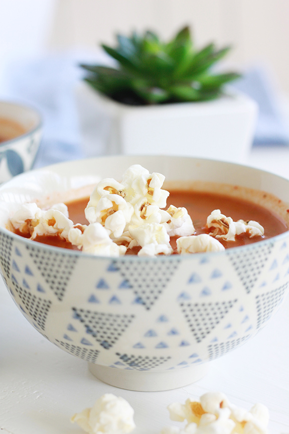 02-tomato-soup-with-popcorn