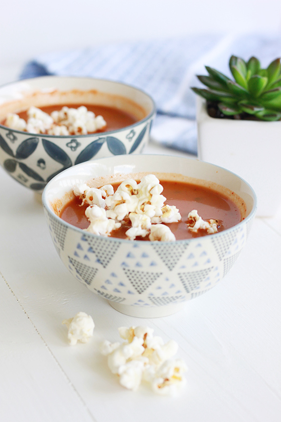 03-tomato-soup-with-popcorn
