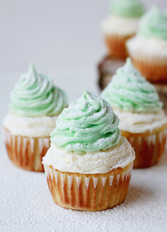 Meringue Christmas Tree Cupcakes