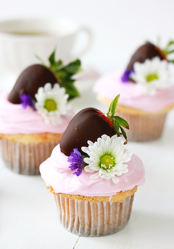 Chocolate Covered Strawberry Angel Food Cupcakes