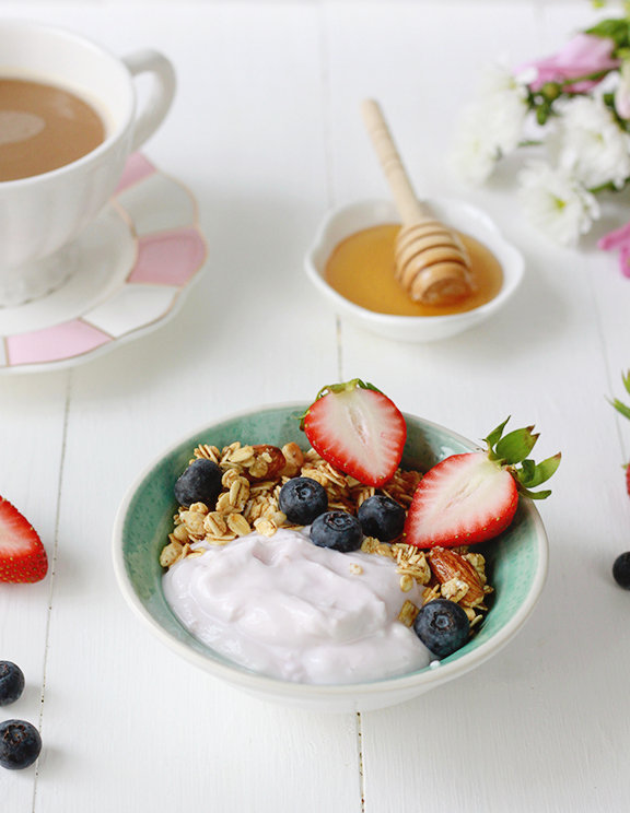 Greek Yogurt Bowl with Berries and Honey
