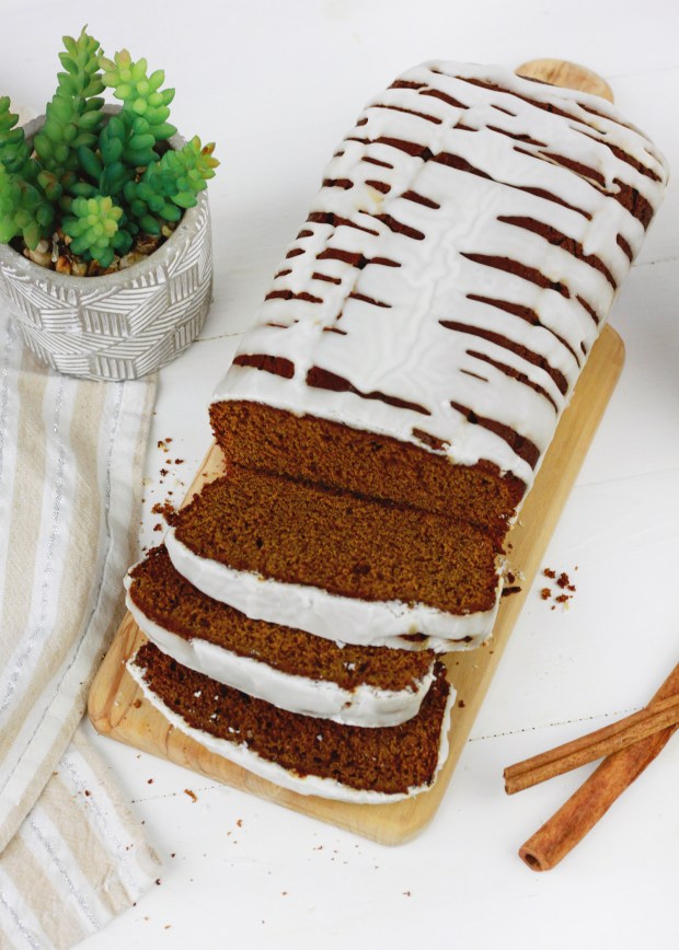 Holiday Gingerbread Loaf | Holiday Baking | Christmas Breakfast Inspiration | Gingerbread Recipe | Holiday Baking Idea | Christmas Party Dessert Inspiration | Holiday Brunch Idea
