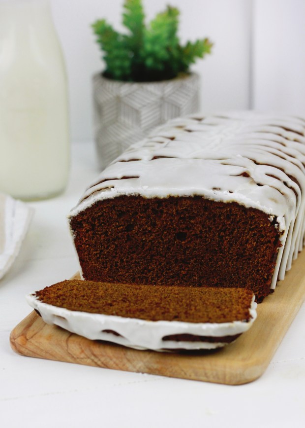 Holiday Gingerbread Loaf | Holiday Baking | Christmas Breakfast Inspiration | Gingerbread Recipe | Holiday Baking Idea | Christmas Party Dessert Inspiration | Holiday Brunch Idea