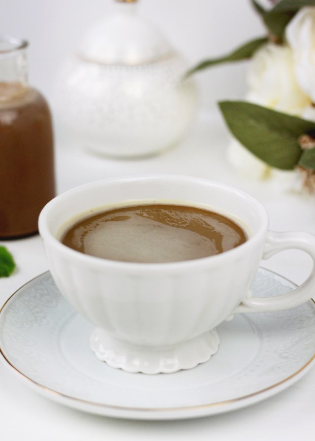 Homemade Peppermint Mocha Coffee Creamer | Homemade Gift Idea | Coffee Creamer Recipe | Holiday Coffee Inspiration | Peppermint Mocha Inspiration | White Tea Cup | Mint Coffee