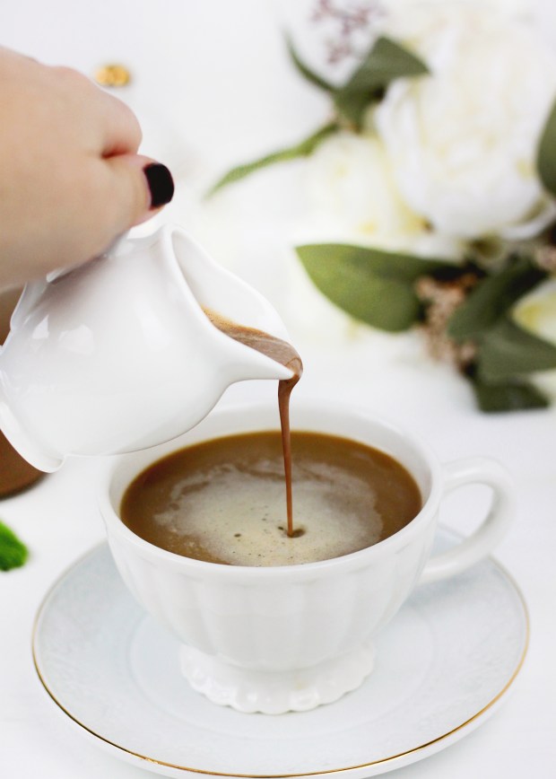 Homemade Peppermint Mocha Coffee Creamer | Homemade Gift Idea | Coffee Creamer Recipe | Holiday Coffee Inspiration | Peppermint Mocha Inspiration | White Tea Cup | Mint Coffee