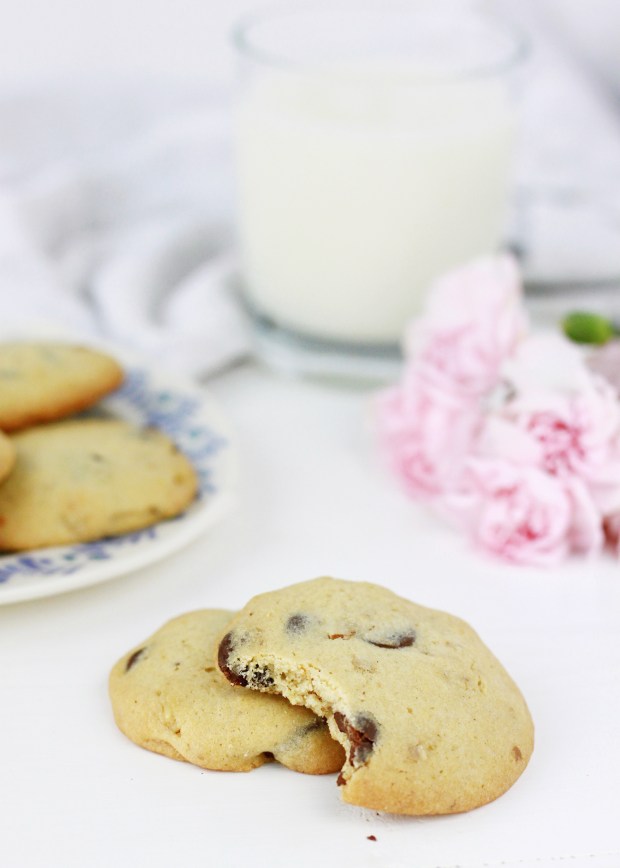 Tasting History: Toll House Chocolate Chip Cookies | Vintage Cookie Recipe | Lost Recipes | Chocolate Chip Crunch Cookies | First Chocolate Chip Cookie Recipe